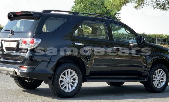 Acheter Import Voiture Toyota Fortuner Noir à Import - Dubai, A'ana Acheter Import Voiture Toyota Fortuner Noir à Import - Dubai, A'ana