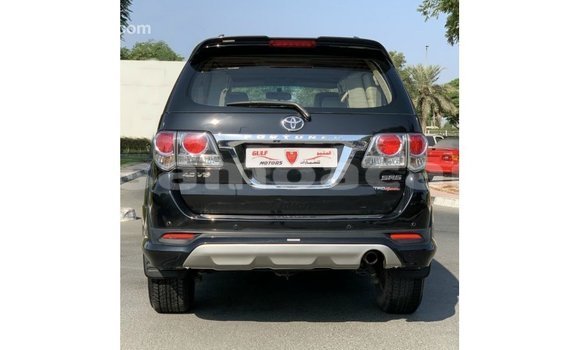 Acheter Import Voiture Toyota Fortuner Noir à Import - Dubai, A'ana Acheter Import Voiture Toyota Fortuner Noir à Import - Dubai, A'ana