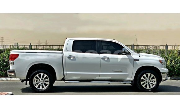 Acheter Import Voiture Toyota Tundra Blanc à Import - Dubai, A'ana Acheter Import Voiture Toyota Tundra Blanc à Import - Dubai, A'ana