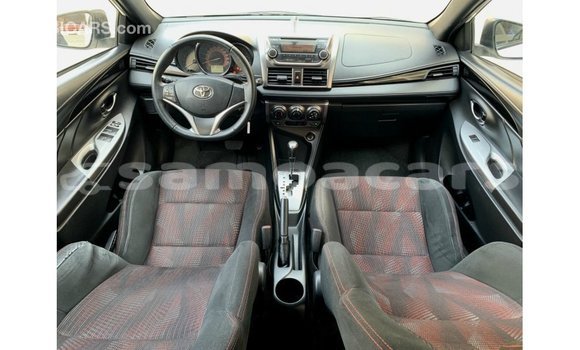 Acheter Import Voiture Toyota Yaris Blanc à Import - Dubai, A'ana Acheter Import Voiture Toyota Yaris Blanc à Import - Dubai, A'ana