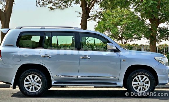 Buy Import Toyota Land Cruiser Blue Car in Import - Dubai in A'ana Buy Import Toyota Land Cruiser Blue Car in Import - Dubai in A'ana