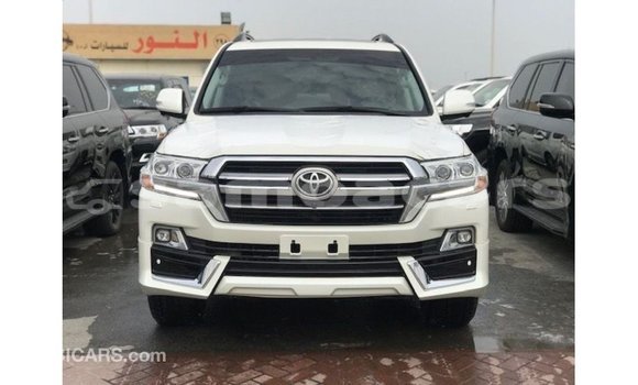 Buy Import Toyota Land Cruiser White Car in Import - Dubai in A'ana Buy Import Toyota Land Cruiser White Car in Import - Dubai in A'ana