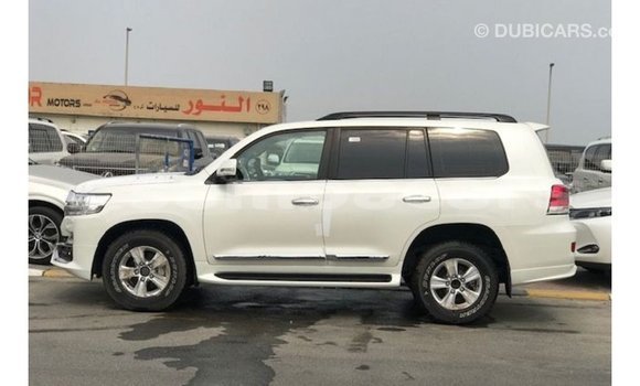 Buy Import Toyota Land Cruiser White Car in Import - Dubai in A'ana Buy Import Toyota Land Cruiser White Car in Import - Dubai in A'ana