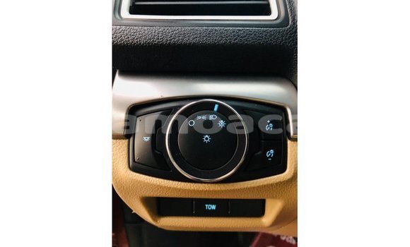 Acheter Import Voiture Ford Explorer Rouge à Import - Dubai, A'ana Acheter Import Voiture Ford Explorer Rouge à Import - Dubai, A'ana