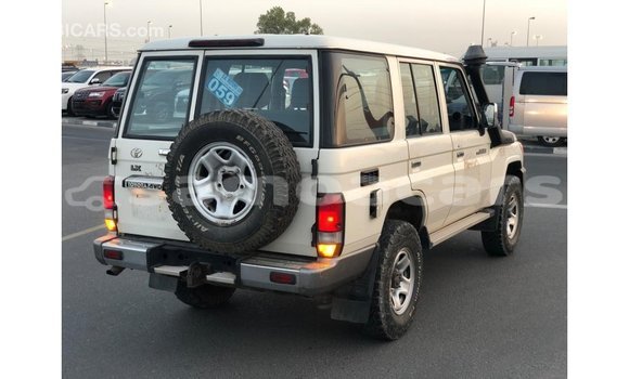 Buy Import Toyota Land Cruiser White Car in Import - Dubai in A'ana Buy Import Toyota Land Cruiser White Car in Import - Dubai in A'ana