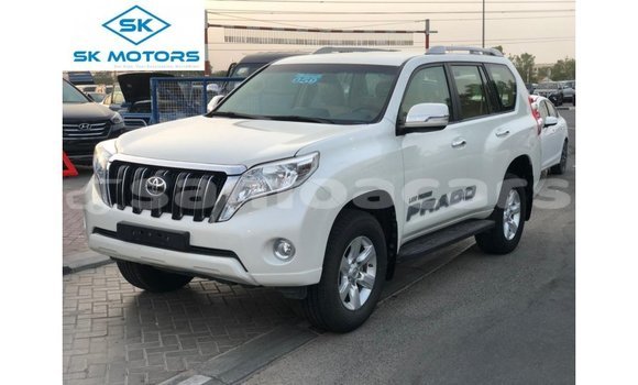 Acheter Import Voiture Toyota Prado Blanc à Import - Dubai, A'ana Acheter Import Voiture Toyota Prado Blanc à Import - Dubai, A'ana