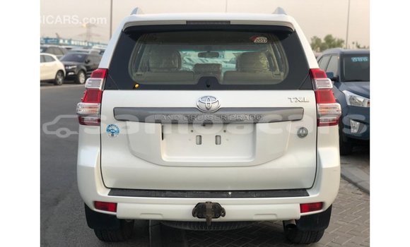 Acheter Import Voiture Toyota Prado Blanc à Import - Dubai, A'ana Acheter Import Voiture Toyota Prado Blanc à Import - Dubai, A'ana