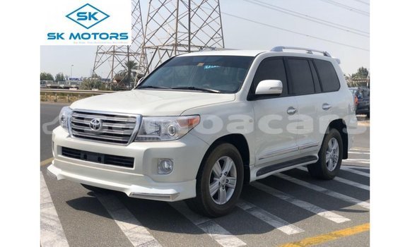 Buy Import Toyota Land Cruiser White Car in Import - Dubai in A'ana Buy Import Toyota Land Cruiser White Car in Import - Dubai in A'ana