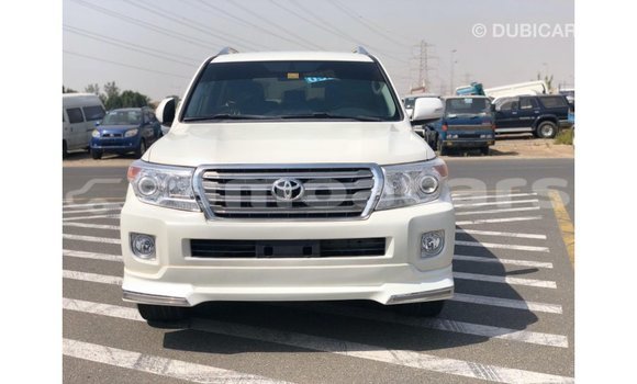 Buy Import Toyota Land Cruiser White Car in Import - Dubai in A'ana Buy Import Toyota Land Cruiser White Car in Import - Dubai in A'ana