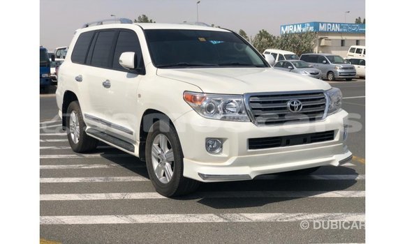 Buy Import Toyota Land Cruiser White Car in Import - Dubai in A'ana Buy Import Toyota Land Cruiser White Car in Import - Dubai in A'ana