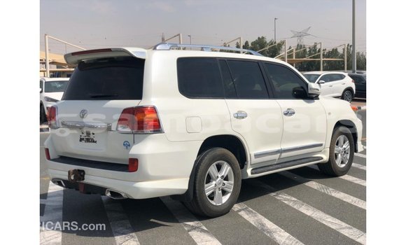 Buy Import Toyota Land Cruiser White Car in Import - Dubai in A'ana Buy Import Toyota Land Cruiser White Car in Import - Dubai in A'ana