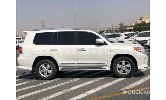 Buy Import Toyota Land Cruiser White Car in Import - Dubai in A'ana Buy Import Toyota Land Cruiser White Car in Import - Dubai in A'ana