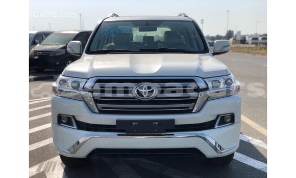 Acheter Import Voiture Toyota Land Cruiser Blanc à Import - Dubai, A'ana Acheter Import Voiture Toyota Land Cruiser Blanc à Import - Dubai, A'ana
