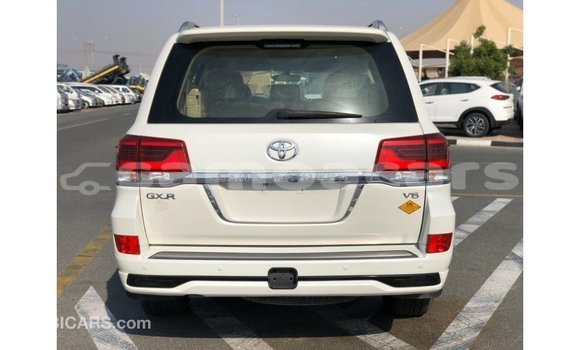 Acheter Import Voiture Toyota Land Cruiser Blanc à Import - Dubai, A'ana Acheter Import Voiture Toyota Land Cruiser Blanc à Import - Dubai, A'ana