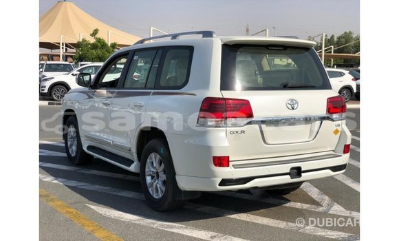 Acheter Import Voiture Toyota Land Cruiser Blanc à Import - Dubai, A'ana Acheter Import Voiture Toyota Land Cruiser Blanc à Import - Dubai, A'ana