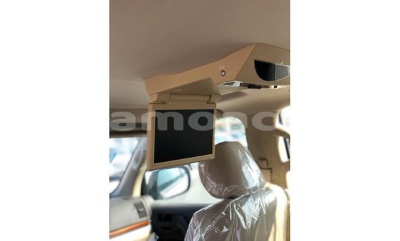 Acheter Import Voiture Toyota Land Cruiser Blanc à Import - Dubai, A'ana Acheter Import Voiture Toyota Land Cruiser Blanc à Import - Dubai, A'ana