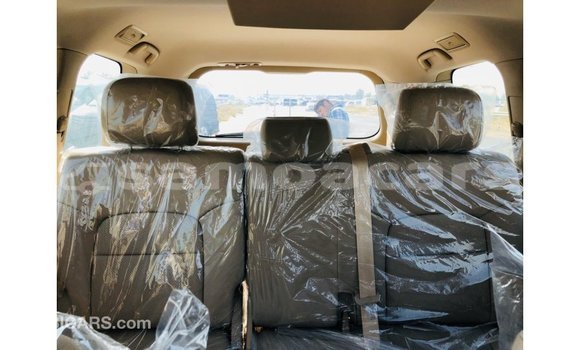 Acheter Import Voiture Toyota Land Cruiser Blanc à Import - Dubai, A'ana Acheter Import Voiture Toyota Land Cruiser Blanc à Import - Dubai, A'ana