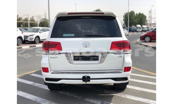 Buy Import Toyota Land Cruiser White Car in Import - Dubai in A'ana Buy Import Toyota Land Cruiser White Car in Import - Dubai in A'ana