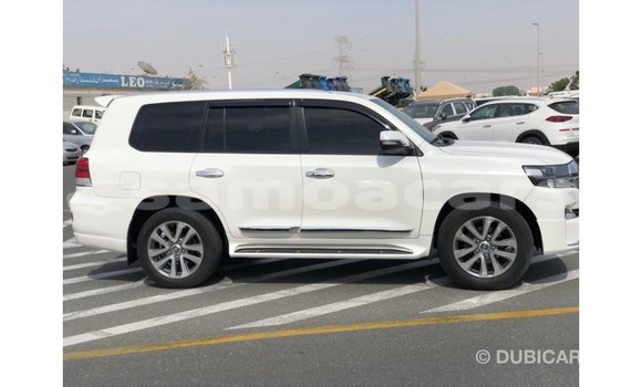 Buy Import Toyota Land Cruiser White Car in Import - Dubai in A'ana Buy Import Toyota Land Cruiser White Car in Import - Dubai in A'ana