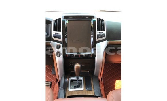 Buy Import Toyota Land Cruiser White Car in Import - Dubai in A'ana Buy Import Toyota Land Cruiser White Car in Import - Dubai in A'ana