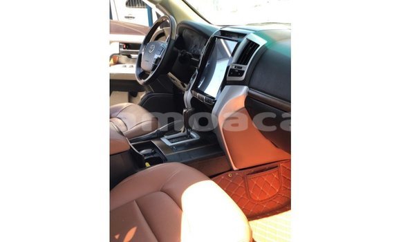 Buy Import Toyota Land Cruiser White Car in Import - Dubai in A'ana Buy Import Toyota Land Cruiser White Car in Import - Dubai in A'ana