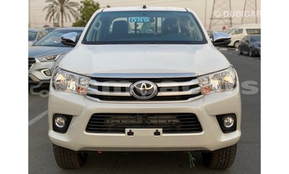 Acheter Import Voiture Toyota Hilux Blanc à Import - Dubai, A'ana Acheter Import Voiture Toyota Hilux Blanc à Import - Dubai, A'ana