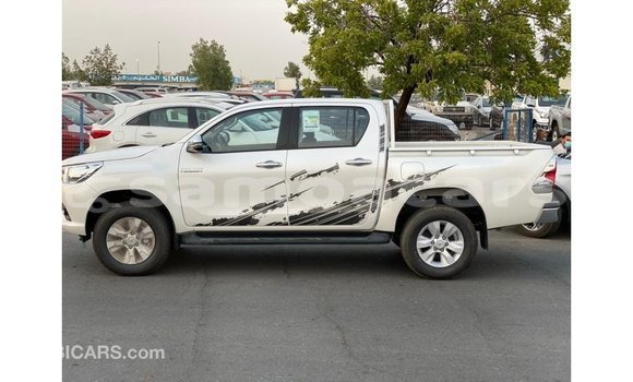 Acheter Import Voiture Toyota Hilux Blanc à Import - Dubai, A'ana Acheter Import Voiture Toyota Hilux Blanc à Import - Dubai, A'ana
