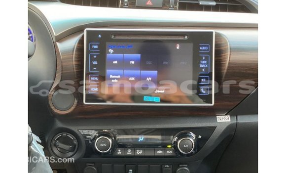 Acheter Import Voiture Toyota Hilux Blanc à Import - Dubai, A'ana Acheter Import Voiture Toyota Hilux Blanc à Import - Dubai, A'ana