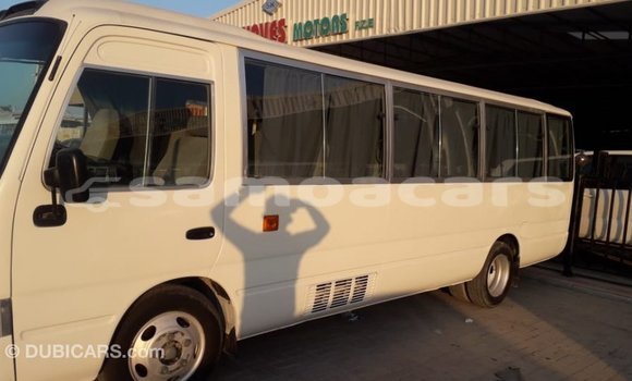 Acheter Import Voiture Toyota Coaster Blanc à Import - Dubai, A'ana Acheter Import Voiture Toyota Coaster Blanc à Import - Dubai, A'ana