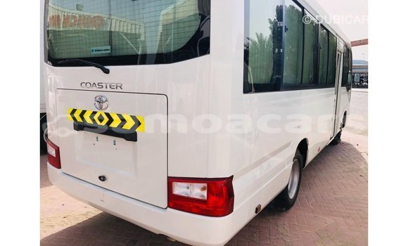 Acheter Import Voiture Toyota Coaster Blanc à Import - Dubai, A'ana Acheter Import Voiture Toyota Coaster Blanc à Import - Dubai, A'ana