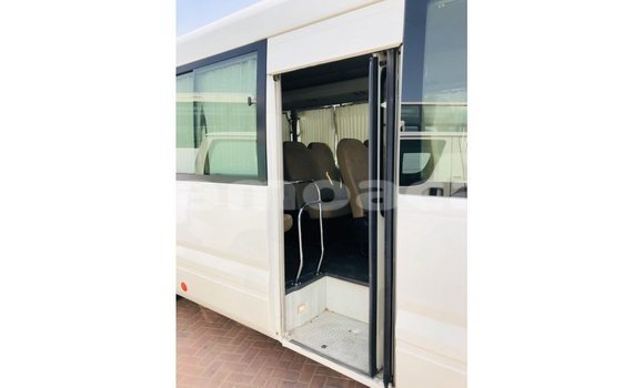 Acheter Import Voiture Toyota Coaster Blanc à Import - Dubai, A'ana Acheter Import Voiture Toyota Coaster Blanc à Import - Dubai, A'ana
