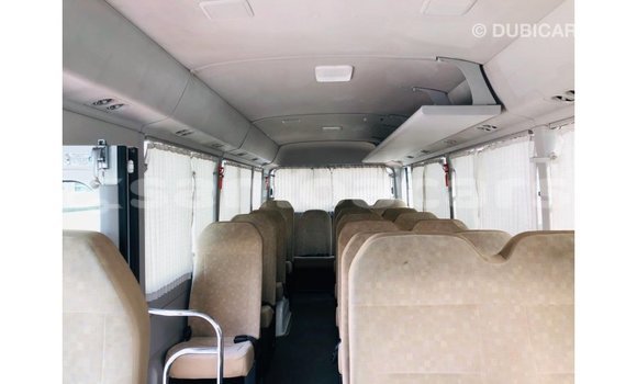 Acheter Import Voiture Toyota Coaster Blanc à Import - Dubai, A'ana Acheter Import Voiture Toyota Coaster Blanc à Import - Dubai, A'ana