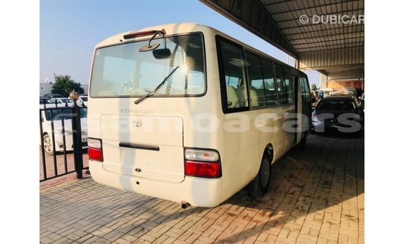 Acheter Import Voiture Toyota Coaster Blanc à Import - Dubai, A'ana Acheter Import Voiture Toyota Coaster Blanc à Import - Dubai, A'ana