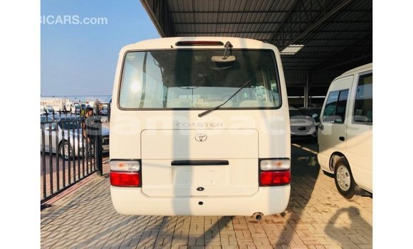 Acheter Import Voiture Toyota Coaster Blanc à Import - Dubai, A'ana Acheter Import Voiture Toyota Coaster Blanc à Import - Dubai, A'ana