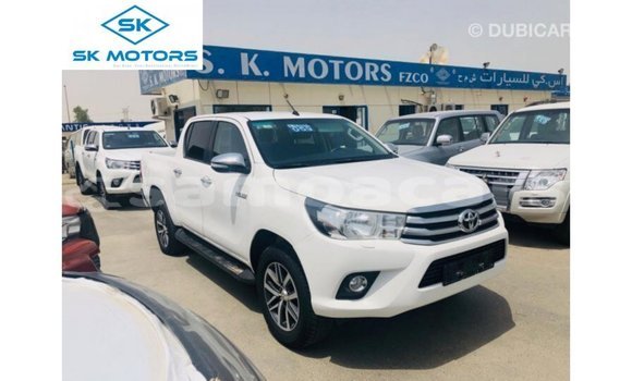 Acheter Import Voiture Toyota Hilux Blanc à Import - Dubai, A'ana Acheter Import Voiture Toyota Hilux Blanc à Import - Dubai, A'ana