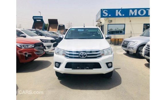 Acheter Import Voiture Toyota Hilux Blanc à Import - Dubai, A'ana Acheter Import Voiture Toyota Hilux Blanc à Import - Dubai, A'ana