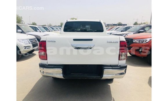 Acheter Import Voiture Toyota Hilux Blanc à Import - Dubai, A'ana Acheter Import Voiture Toyota Hilux Blanc à Import - Dubai, A'ana