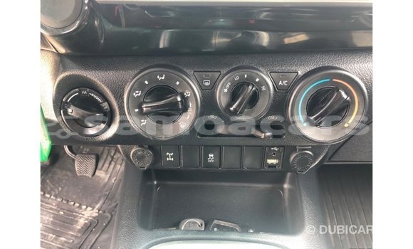 Acheter Import Voiture Toyota Hilux Blanc à Import - Dubai, A'ana Acheter Import Voiture Toyota Hilux Blanc à Import - Dubai, A'ana