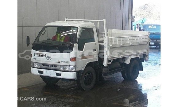 Acheter Import Voiture Toyota Dyna Blanc à Import - Dubai, A'ana Acheter Import Voiture Toyota Dyna Blanc à Import - Dubai, A'ana