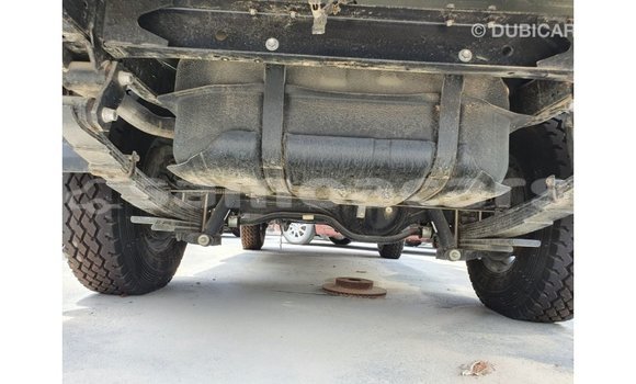 Acheter Import Voiture Toyota Land Cruiser Blanc à Import - Dubai, A'ana Acheter Import Voiture Toyota Land Cruiser Blanc à Import - Dubai, A'ana