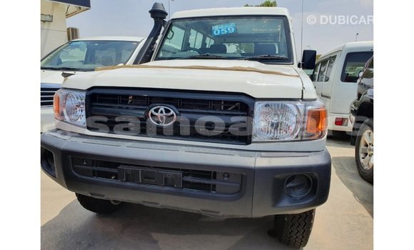 Acheter Import Voiture Toyota Land Cruiser Blanc à Import - Dubai, A'ana Acheter Import Voiture Toyota Land Cruiser Blanc à Import - Dubai, A'ana