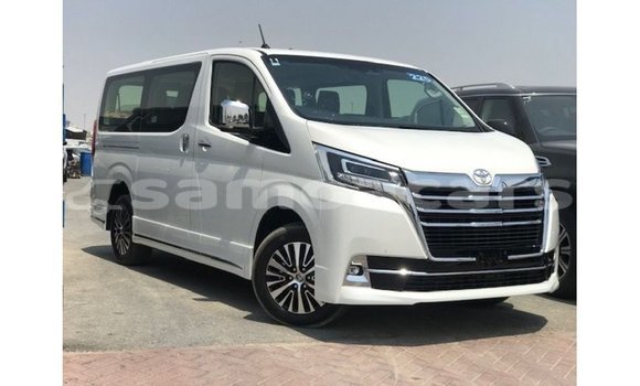 Buy Import Toyota Granvia White Car in Import - Dubai in A'ana