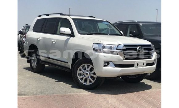 Acheter Import Voiture Toyota Land Cruiser Blanc à Import - Dubai, A'ana Acheter Import Voiture Toyota Land Cruiser Blanc à Import - Dubai, A'ana