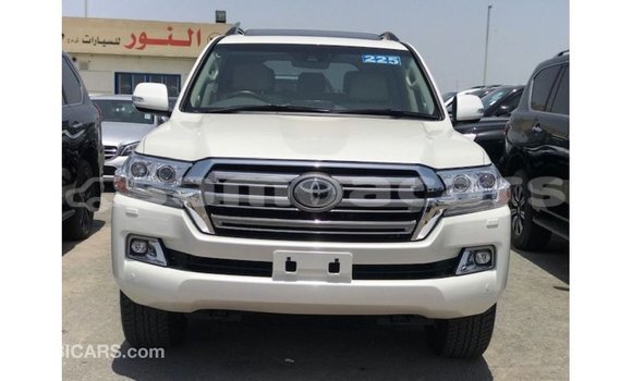 Acheter Import Voiture Toyota Land Cruiser Blanc à Import - Dubai, A'ana Acheter Import Voiture Toyota Land Cruiser Blanc à Import - Dubai, A'ana