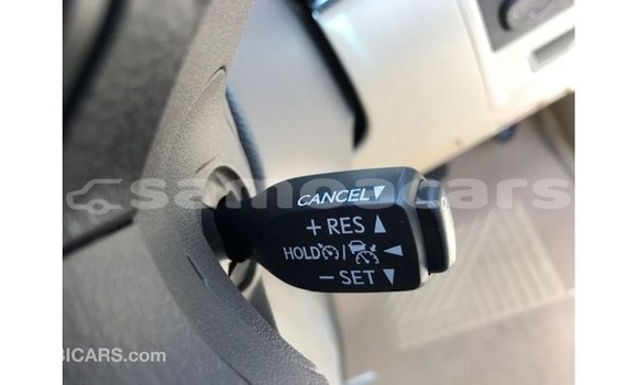 Acheter Import Voiture Toyota Land Cruiser Blanc à Import - Dubai, A'ana Acheter Import Voiture Toyota Land Cruiser Blanc à Import - Dubai, A'ana