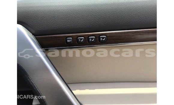 Acheter Import Voiture Toyota Land Cruiser Blanc à Import - Dubai, A'ana Acheter Import Voiture Toyota Land Cruiser Blanc à Import - Dubai, A'ana