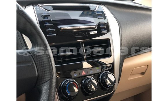 Acheter Import Voiture Toyota Yaris Blanc à Import - Dubai, A'ana Acheter Import Voiture Toyota Yaris Blanc à Import - Dubai, A'ana