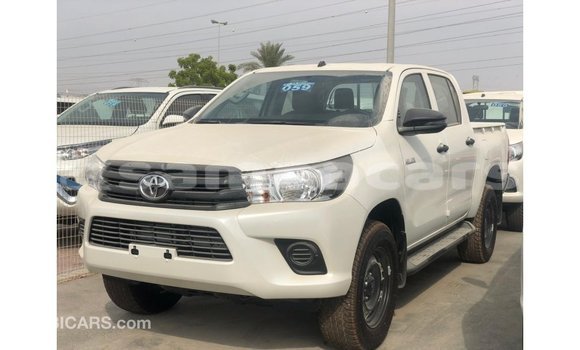 Acheter Import Voiture Toyota Hilux Blanc à Import - Dubai, A'ana Acheter Import Voiture Toyota Hilux Blanc à Import - Dubai, A'ana