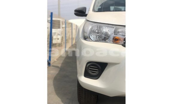 Acheter Import Voiture Toyota Hilux Blanc à Import - Dubai, A'ana Acheter Import Voiture Toyota Hilux Blanc à Import - Dubai, A'ana