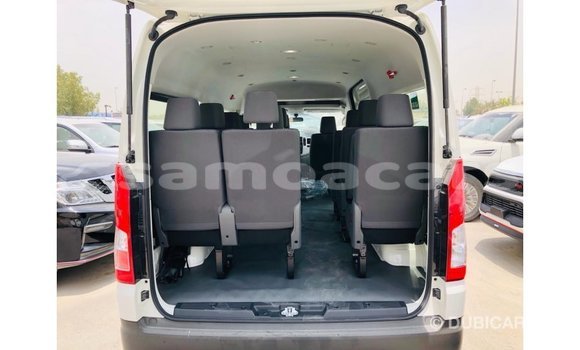 Acheter Import Voiture Toyota Hiace Blanc à Import - Dubai, A'ana Acheter Import Voiture Toyota Hiace Blanc à Import - Dubai, A'ana